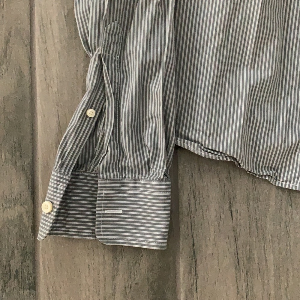Abercrombie and Fitch long sleeve stripe button front shirt - Picture 2 of 6